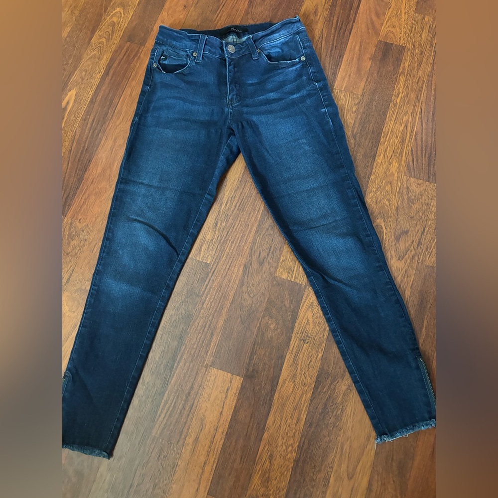KanCan Los Angeles dark wash skinny jeans w/ raw hem & ankle zipper sz7 waist27